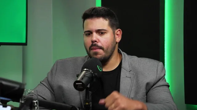 Léo Molina no estúdio do Kiwicast