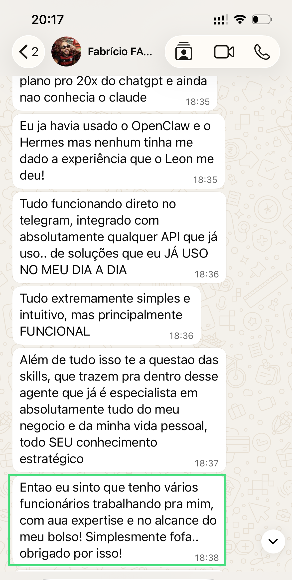 Conversa de Fabrício sobre um agente especialista no seu trabalho.